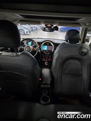 Mini Cooper CLASSIC Plus COMFORT PACK 2023 года из Южной Кореи
