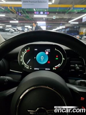 Mini Cooper CLASSIC Plus COMFORT PACK 2023 года из Южной Кореи