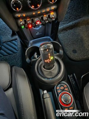 Mini Cooper CLASSIC Plus COMFORT PACK 2023 года из Южной Кореи