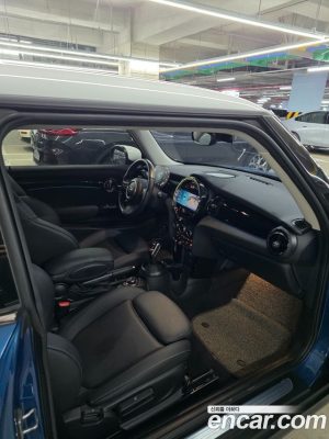 Mini Cooper CLASSIC Plus COMFORT PACK 2023 года из Южной Кореи