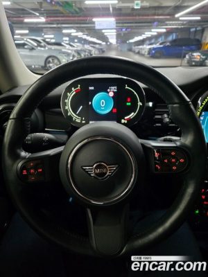 Mini Cooper CLASSIC Plus COMFORT PACK 2023 года из Южной Кореи
