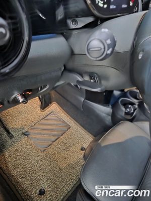 Mini Cooper CLASSIC Plus COMFORT PACK 2023 года из Южной Кореи