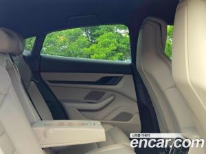 Porsche Taycan Base 2022 года из Южной Кореи