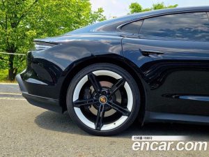 Porsche Taycan Base 2022 года из Южной Кореи