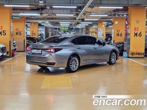 Lexus ES Luxury Plus 2025 года из Южной Кореи