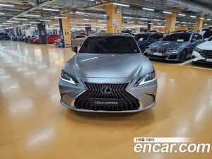 Lexus ES Luxury Plus 2025 года из Южной Кореи