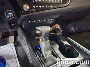 Lexus ES Luxury Plus 2025 года из Южной Кореи