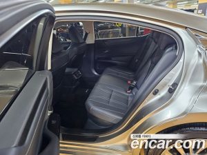 Lexus ES Luxury Plus 2025 года из Южной Кореи