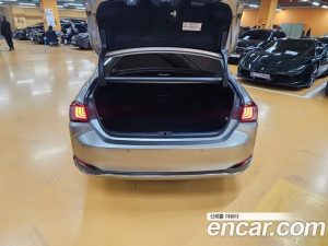 Lexus ES Luxury Plus 2025 года из Южной Кореи