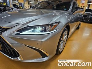 Lexus ES Luxury Plus 2025 года из Южной Кореи