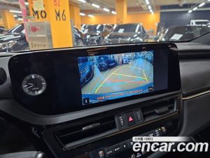 Lexus ES Luxury Plus 2025 года из Южной Кореи