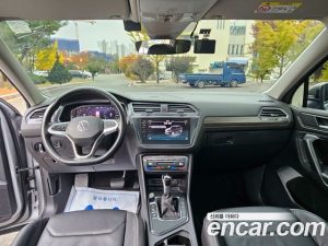 Volkswagen Tiguan 2.0 TSI Prestige 2023 года из Южной Кореи