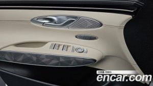 Genesis GV70 2.5T Бензин 2WD 2024 года из Южной Кореи