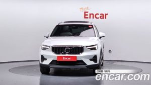 Volvo XC40 B4 Ultra Bright 2025 года из Южной Кореи