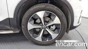 Volvo XC40 B4 Ultra Bright 2025 года из Южной Кореи