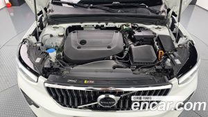 Volvo XC40 B4 Ultra Bright 2025 года из Южной Кореи