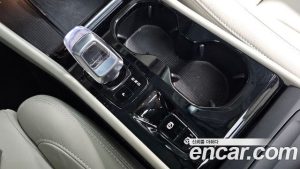 Volvo XC40 B4 Ultra Bright 2025 года из Южной Кореи