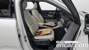 Volvo XC40 B4 Ultra Bright 2025 года из Южной Кореи