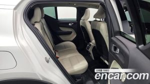 Volvo XC40 B4 Ultra Bright 2025 года из Южной Кореи
