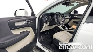 Volvo XC40 B4 Ultra Bright 2025 года из Южной Кореи