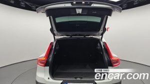 Volvo XC40 B4 Ultra Bright 2025 года из Южной Кореи