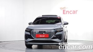 Audi Q4 e-tron 40 Premium 2023 года из Южной Кореи