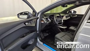 Audi Q4 e-tron 40 Premium 2023 года из Южной Кореи