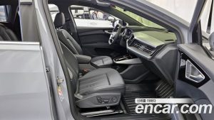 Audi Q4 e-tron 40 Premium 2023 года из Южной Кореи