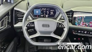 Audi Q4 e-tron 40 Premium 2023 года из Южной Кореи