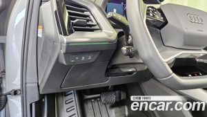 Audi Q4 e-tron 40 Premium 2023 года из Южной Кореи