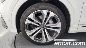 Audi Q8 55 TFSI 4WD Premium 2023 года из Южной Кореи