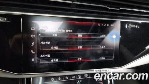 Audi Q8 55 TFSI 4WD Premium 2023 года из Южной Кореи