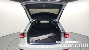 Audi Q8 55 TFSI 4WD Premium 2023 года из Южной Кореи
