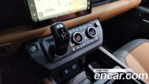 Land Rover Defender 110 P400 X 2023 года из Южной Кореи