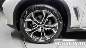BMW X5 xDrive 40i xLine 2023 года из Южной Кореи