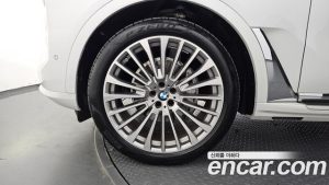 BMW X7 xDrive 40i Design Pure Excellence 7-Seater 2024 года из Южной Кореи