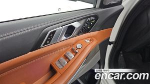 BMW X7 xDrive 40i Design Pure Excellence 7-Seater 2024 года из Южной Кореи