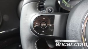 Mini Clubman MULTITONE Edition 2023 года из Южной Кореи