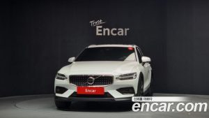 Volvo V60 B5 ULTIMATE AWD 2023 года из Южной Кореи