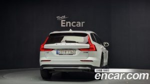 Volvo V60 B5 ULTIMATE AWD 2023 года из Южной Кореи