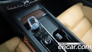 Volvo V60 B5 ULTIMATE AWD 2023 года из Южной Кореи