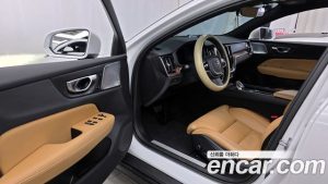 Volvo V60 B5 ULTIMATE AWD 2023 года из Южной Кореи