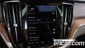 Volvo V60 B5 ULTIMATE AWD 2023 года из Южной Кореи