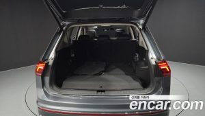 Volkswagen Tiguan 2.0 TSI Prestige 2023 года из Южной Кореи