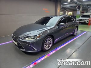 Lexus ES Luxury Plus 2023 года из Южной Кореи