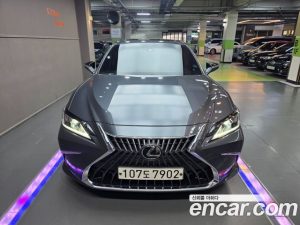 Lexus ES Luxury Plus 2023 года из Южной Кореи