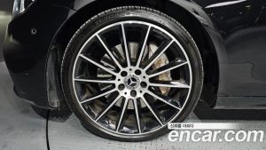 Mercedes-Benz E-Class E350 4MATIC AMG Line 2023 года из Южной Кореи