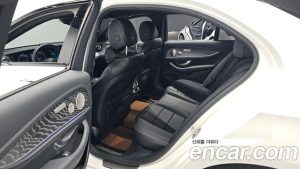 Mercedes-Benz E-Class E350 4MATIC AMG Line 2023 года из Южной Кореи