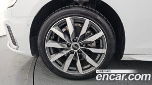Audi A4 40 TFSI Premium 2023 года из Южной Кореи