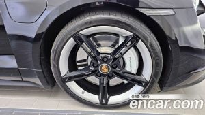 Porsche Taycan Base 2023 года из Южной Кореи
